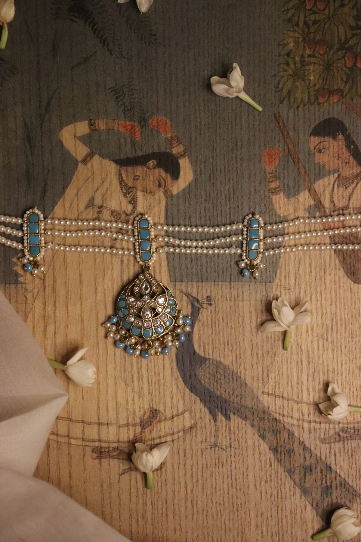 The Falak Choker